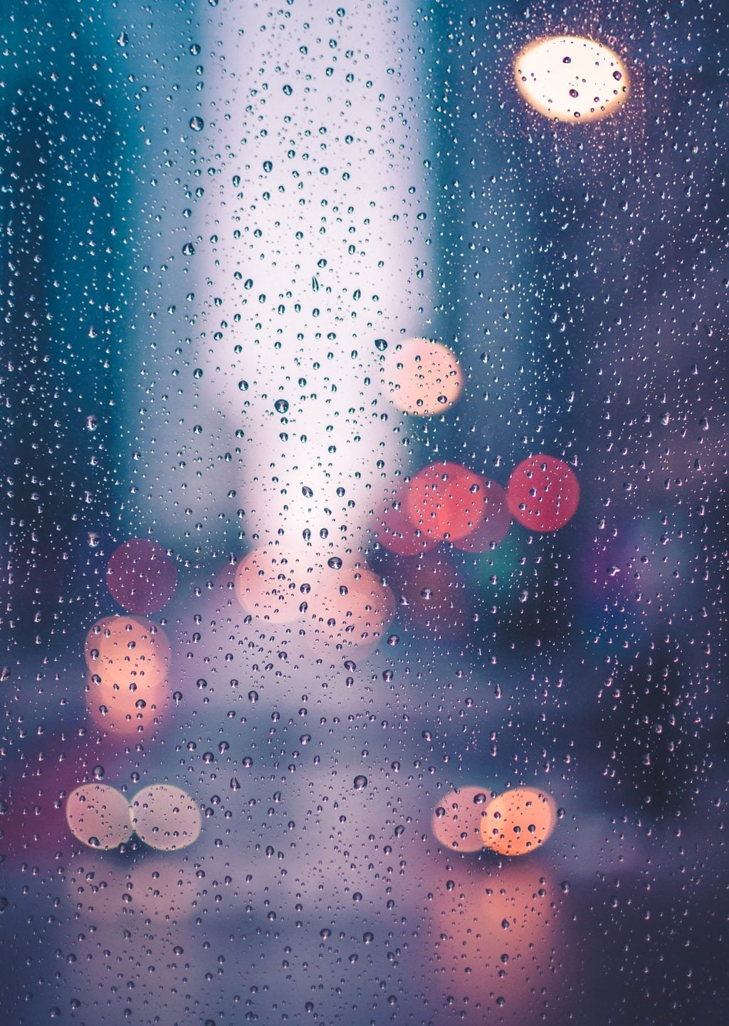 Yağmurlu Şehir: Bokeh Işıkları