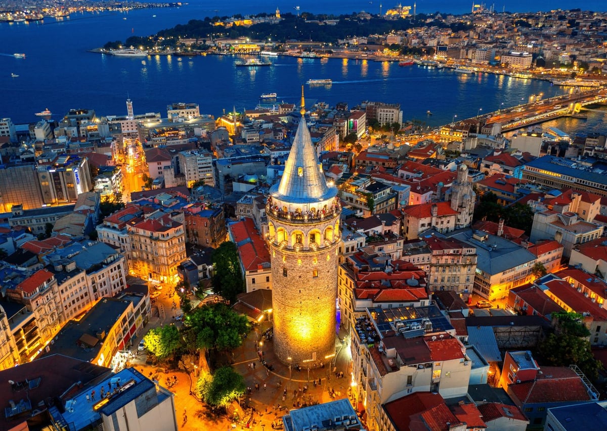 Galata Kulesi Gece Manzarası